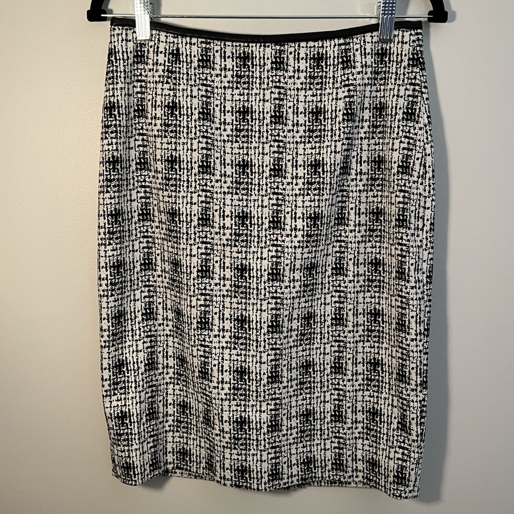 Calvin Klein Black and White Skirt with Leather Trim Size 4 NWOT
